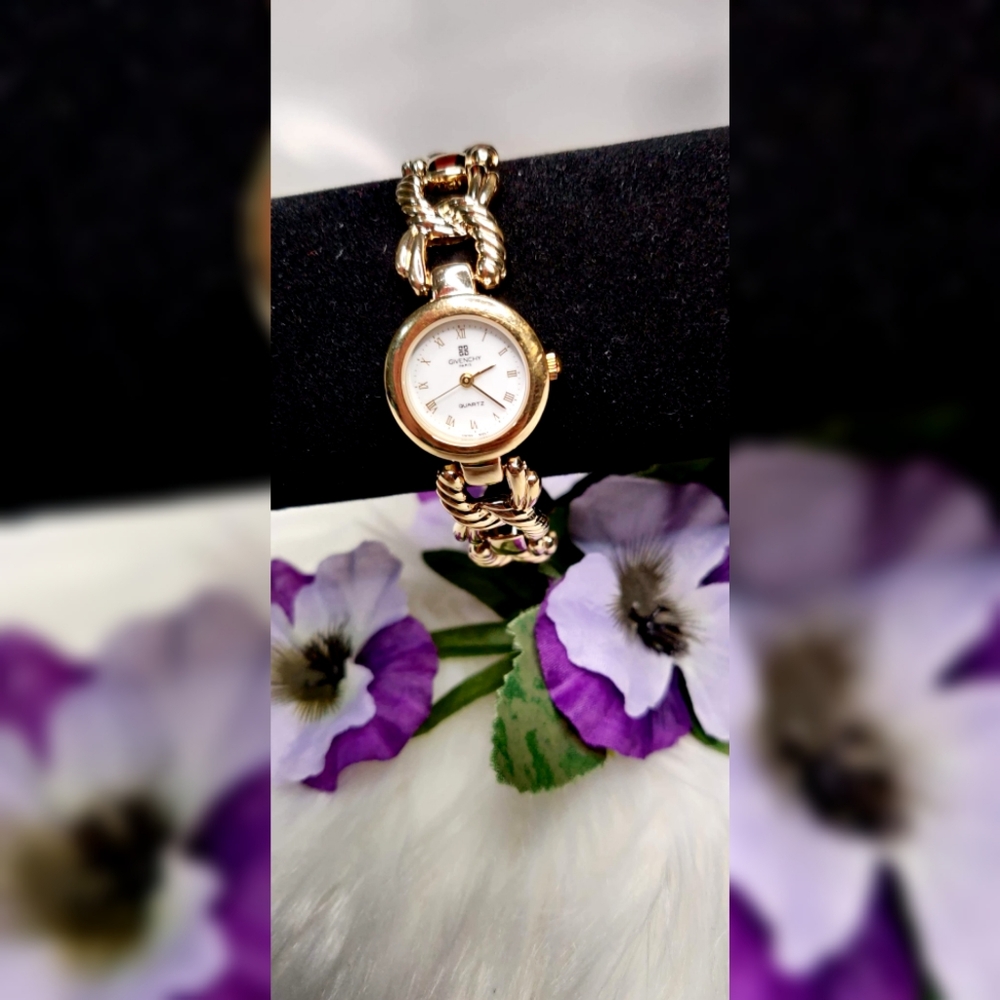 Givenchy watch - Picture 3 of 6